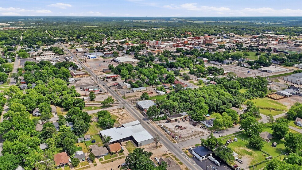 More Photos Of 613 S Armstrong Ave, Denison Warehouse For Sale