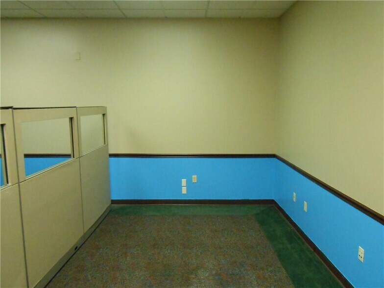 More Photos Of 526 E Bruceton Rd, Pittsburgh Medical For Lease