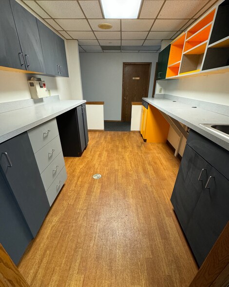 More Photos Of 974 73rd St, West Des Moines Medical For Sale