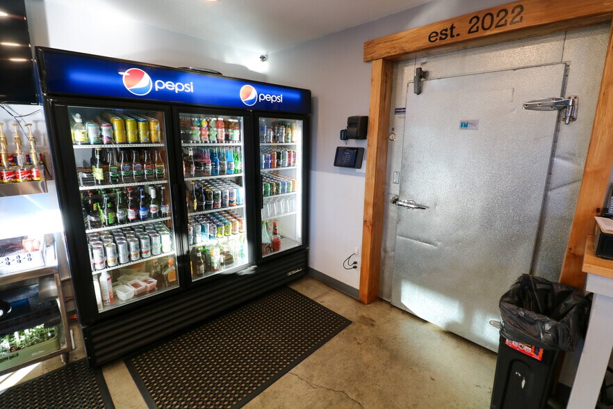 More Photos Of 775 N Front St, Coos Bay Bar For Sale