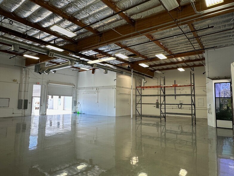 More Photos Of 1830 Lockwood St, Oxnard Warehouse For Lease