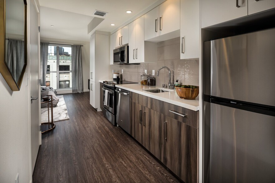 More Photos Of 424 W Pico Blvd, Los Angeles Apartments For Lease