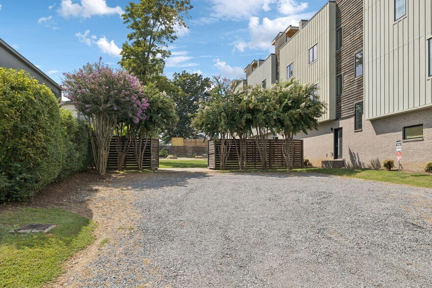 More Photos Of 2517 White Ave, Nashville Office Residential For Sale