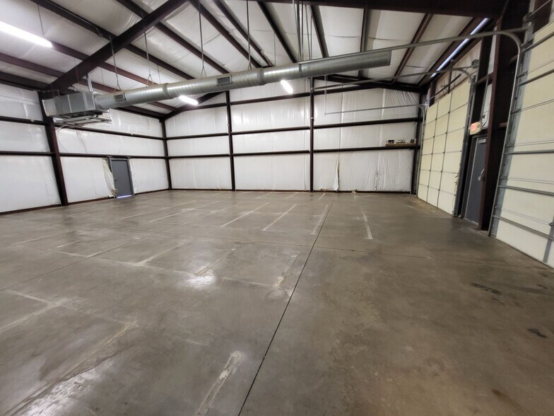 More Photos Of 4455 Woods and Sons Ave, Edmond Manufacturing For Lease