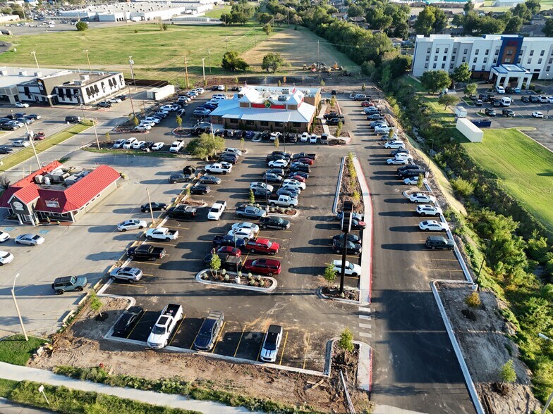 More Photos Of 2512 NW Cache Rd, Lawton Restaurant For Sale