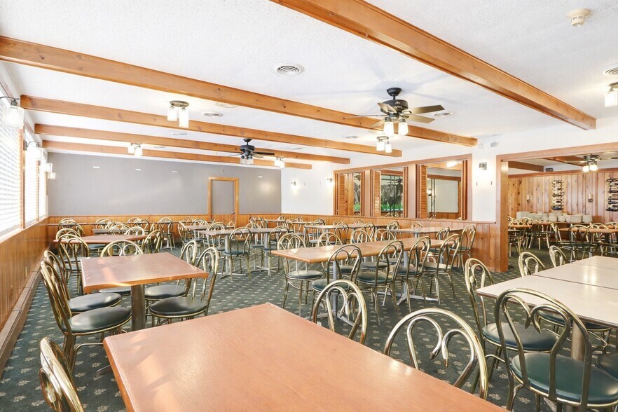 More Photos Of 369 Waterloo Geneva Rd, Waterloo Town Restaurant For Sale