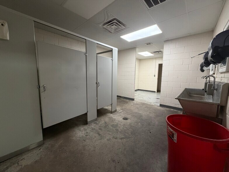 More Photos Of 5808 Fm 3455 Rd, Navasota Manufacturing For Lease