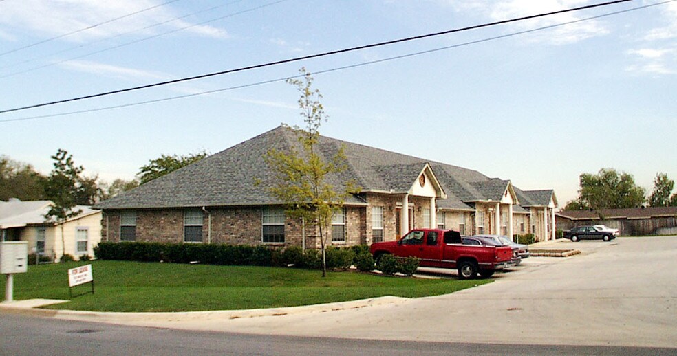 More Photos Of 400 N Main St, Grapevine Office For Lease