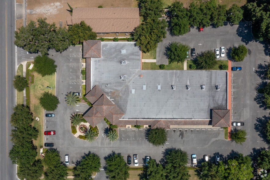 More Photos Of 210 S Lake St, Leesburg Medical For Lease