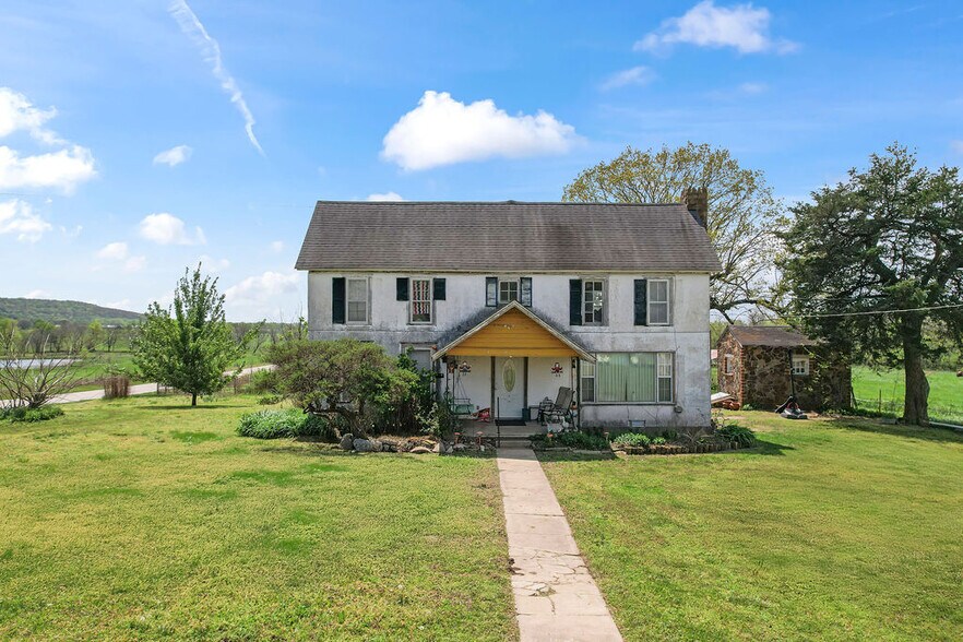 More Photos Of 10535 N Highway 59, Summers Land For Sale