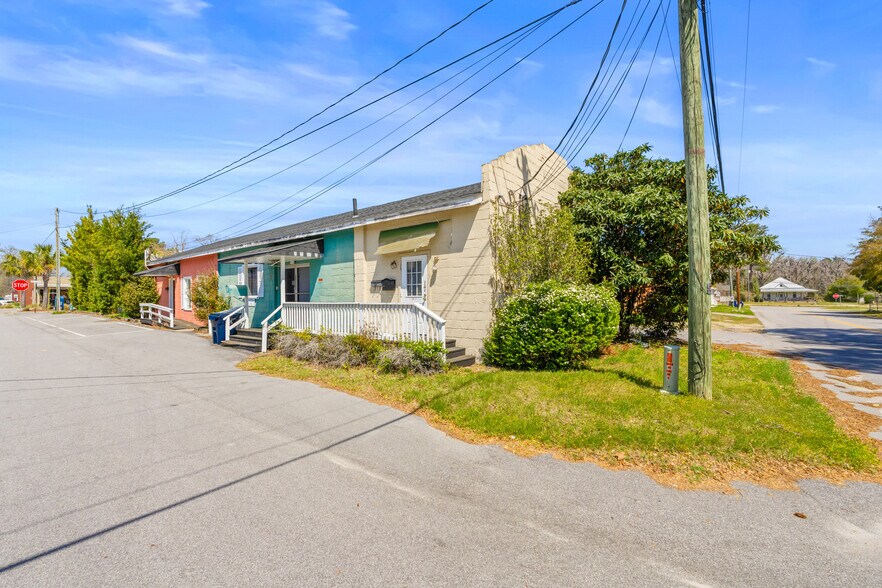 More Photos Of 129 Lee Ave, Hampton Flex For Lease