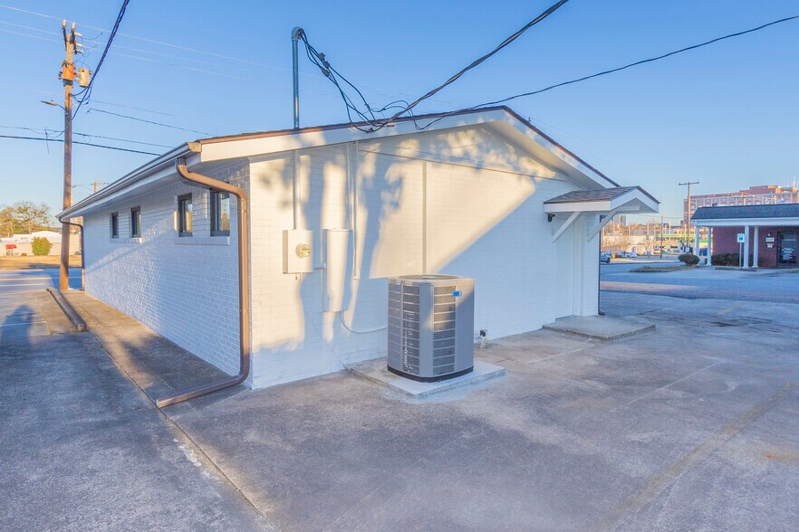 More Photos Of 1107 N Fant St, Anderson Office For Sale