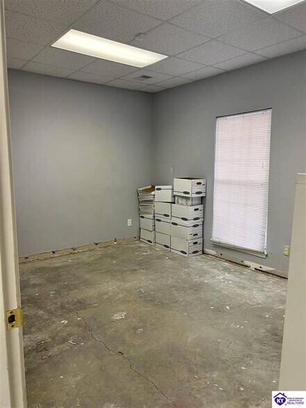 More Photos Of 1300 Gardiner Ln, Louisville Medical For Sale