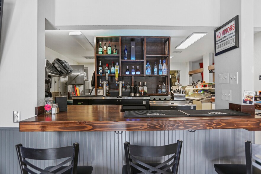 More Photos Of 31815 E Historic Columbia RI Hwy, Troutdale Convenience Store For Sale