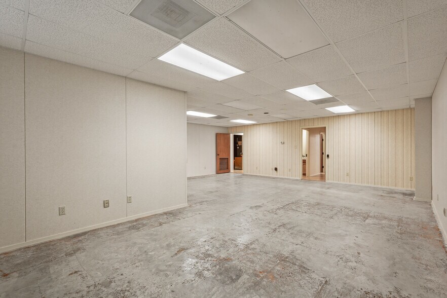 More Photos Of 4631 11th st, Brookshire Warehouse For Sale