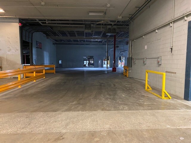 More Photos Of 1700 Lynch Rd, Evansville Warehouse For Lease
