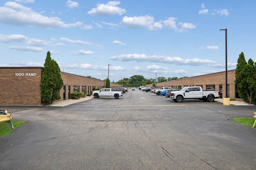 More Photos Of 1000 N Rand Rd, Wauconda Service For Sale