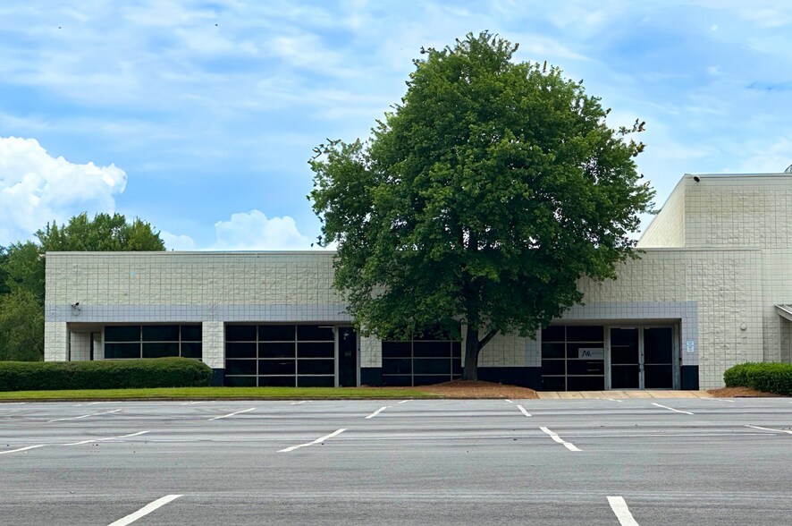 Primary Photo Of 1001 Cherry Dr, Braselton Warehouse For Lease