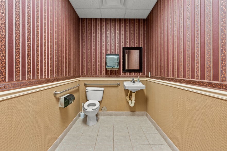 More Photos Of 600 W Salisbury St, Asheboro Medical For Lease