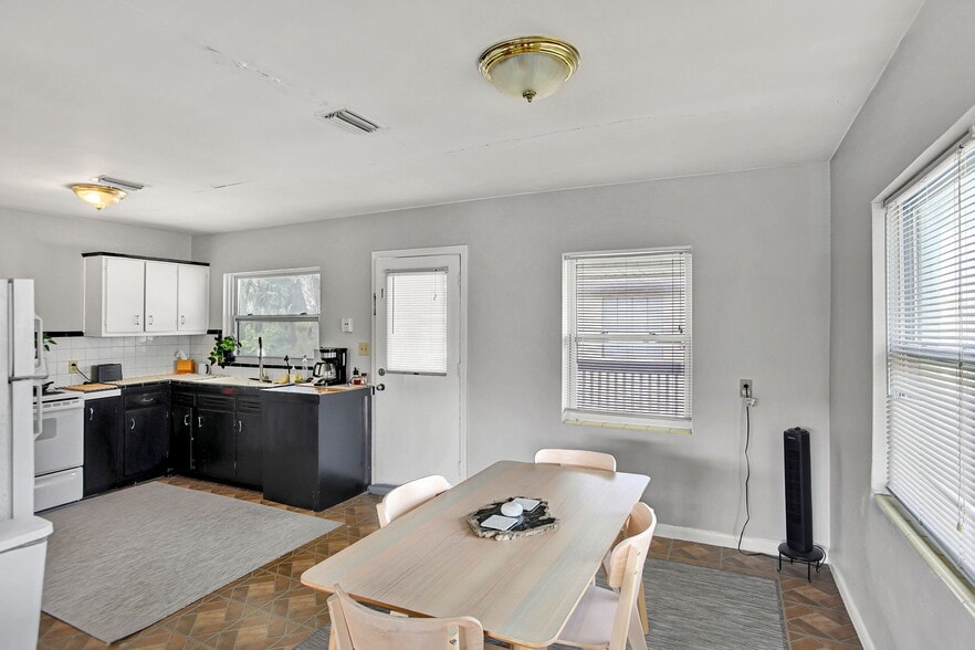 More Photos Of 205 11th Ave N, Jacksonville Beach Multifamily For Sale