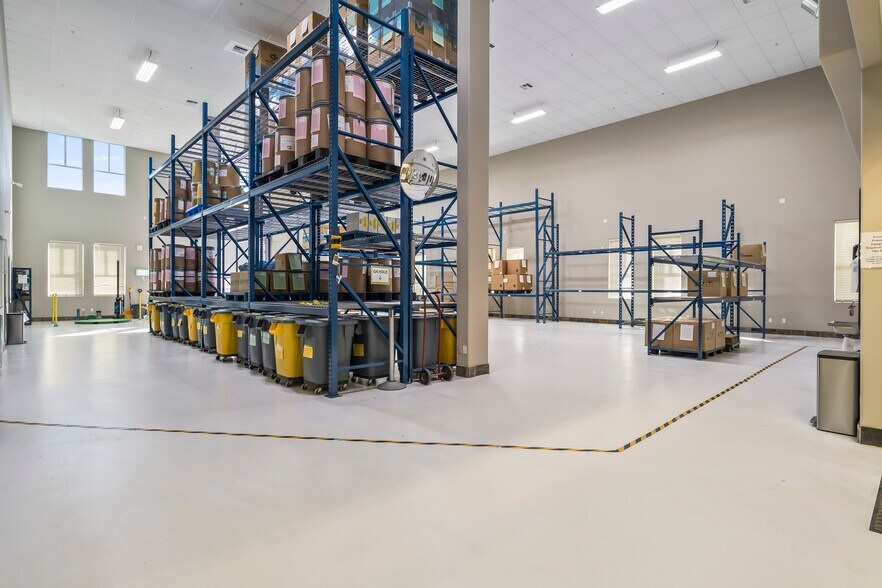 More Photos Of 601 N Larch St, Sisters Research And Development For Sale