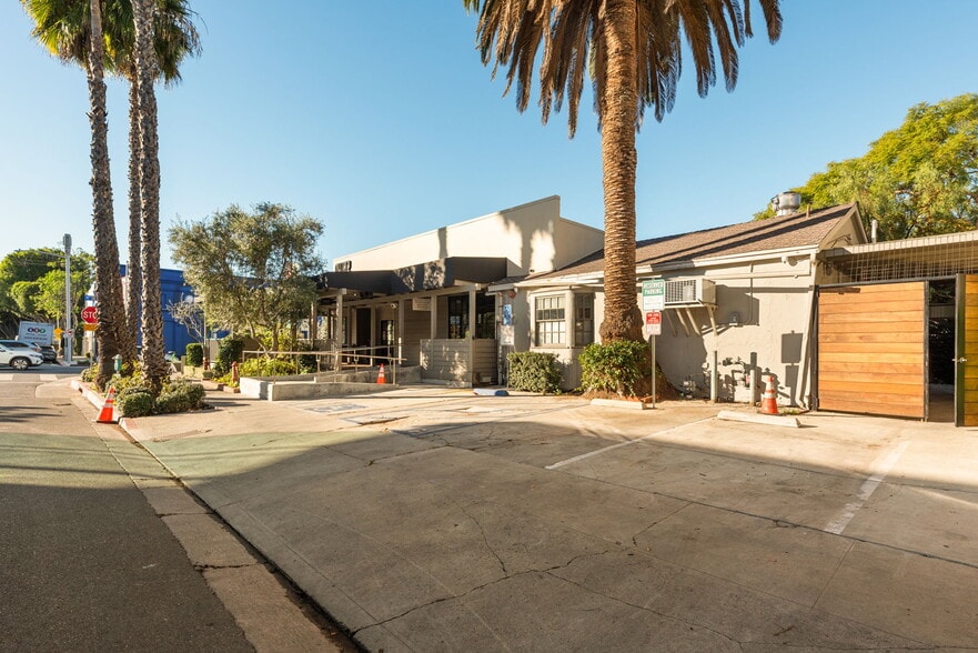 More Photos Of 8607 Melrose Ave, West Hollywood Restaurant For Lease