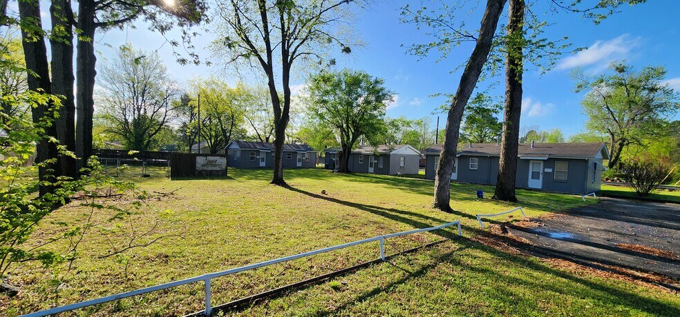 Primary Photo Of 815 S Mission Ave, Tahlequah Multifamily For Sale