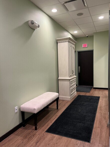 More Photos Of 269 16th St W, Dickinson Freestanding For Lease