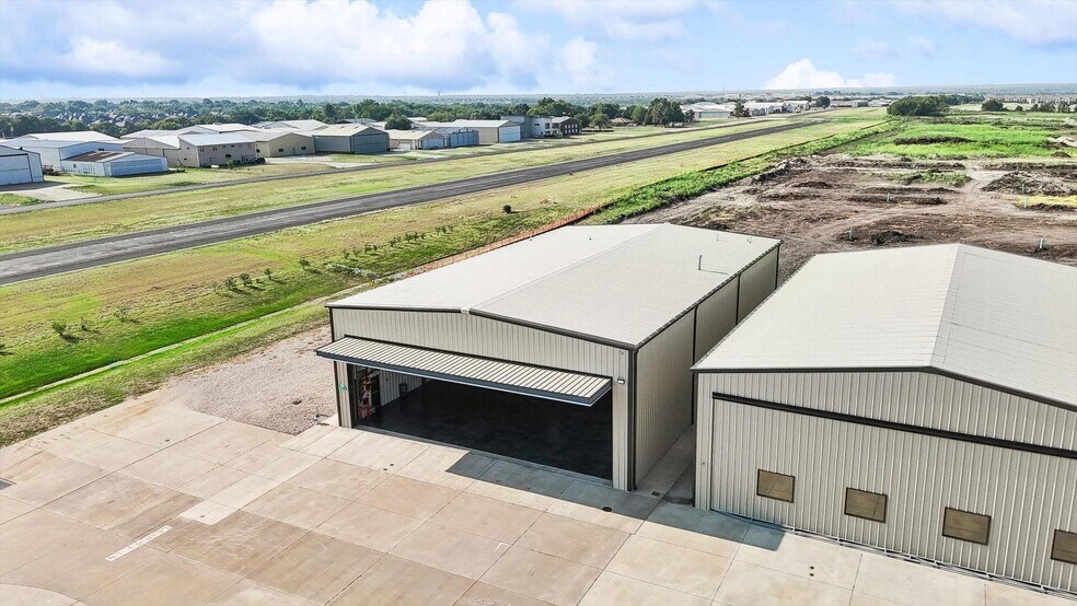 More Photos Of 9408 Learjet Ln, McKinney Airplane Hangar For Sale