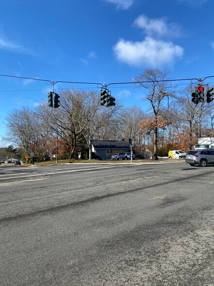 More Photos Of 134 Wedgewood Dr, Coram Office For Sale