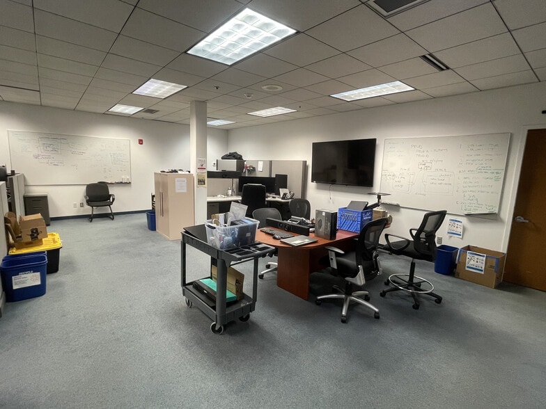 More Photos Of 15400 NE 90th St, Redmond Office For Lease