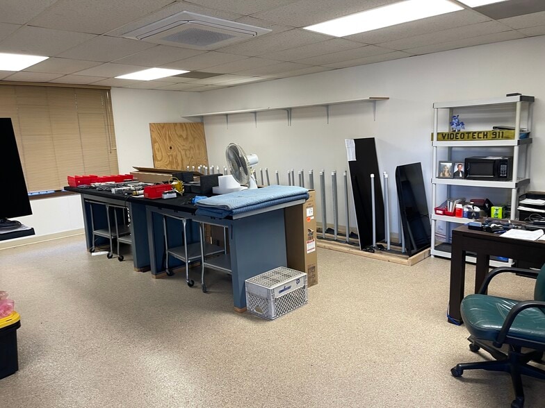 More Photos Of 1970 E Vista Way, Vista Freestanding For Sale