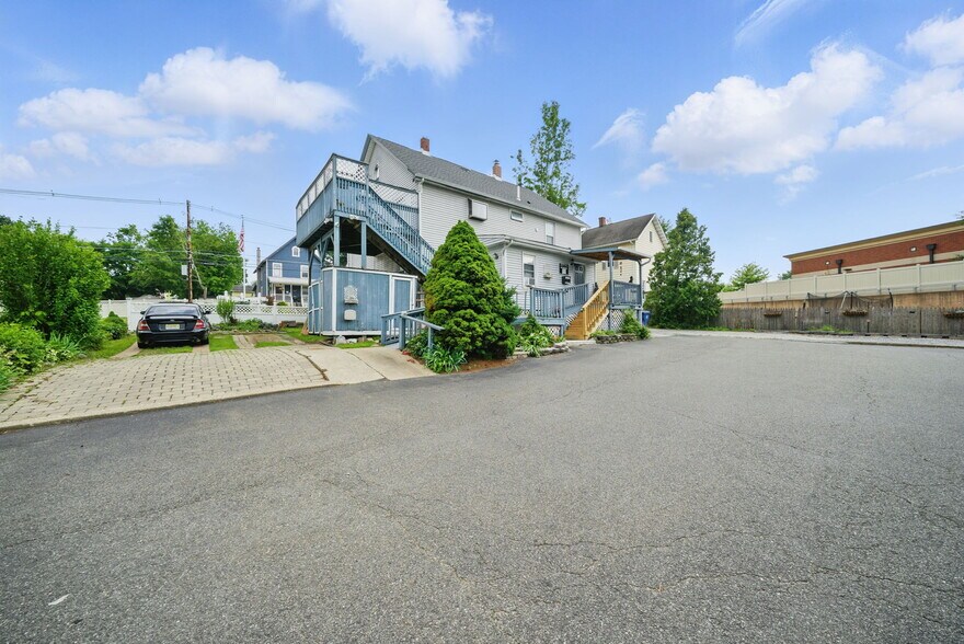 More Photos Of 11 Vernon Ave, Hamburg Medical For Lease