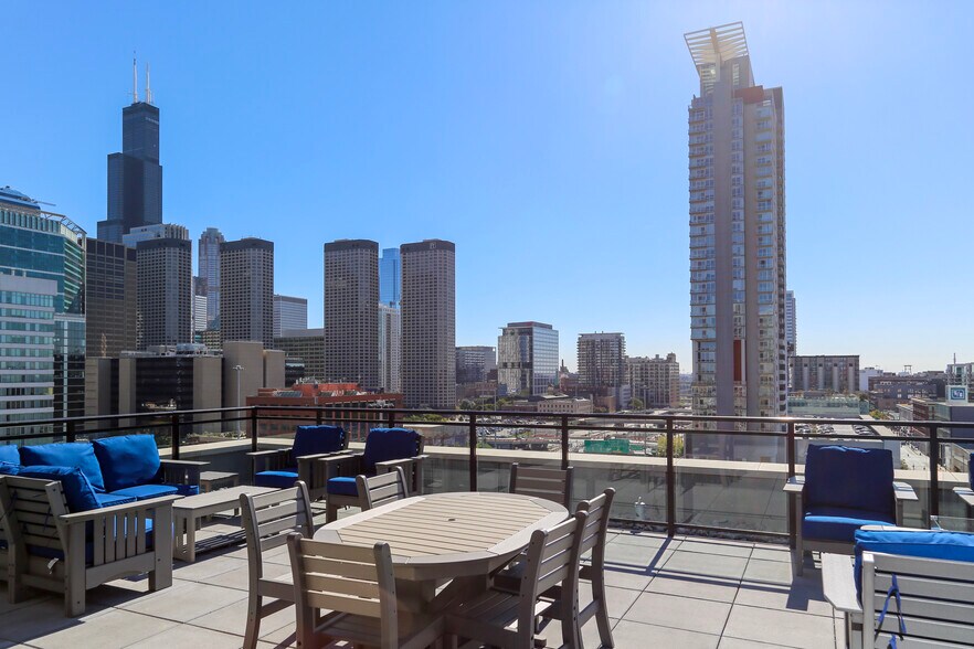 More Photos Of 732 W Randolph St, Chicago Unknown For Lease