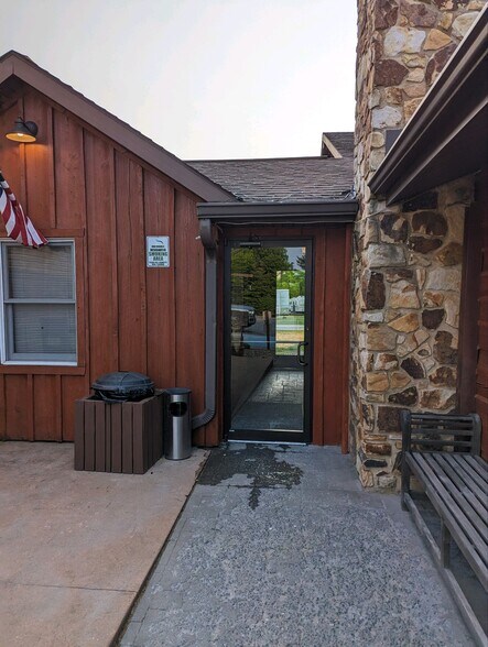 More Photos Of 32600 N State Route 44, Slate Run Hotel For Sale