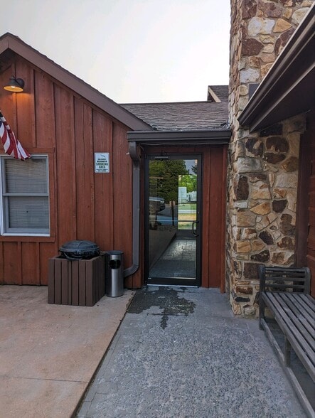 More Photos Of 32600 N State Route 44, Slate Run Hotel For Sale