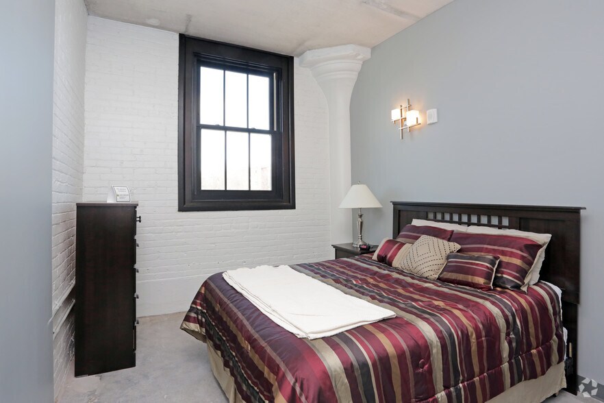 More Photos Of 511 Pershing Ave, Davenport Multifamily For Sale