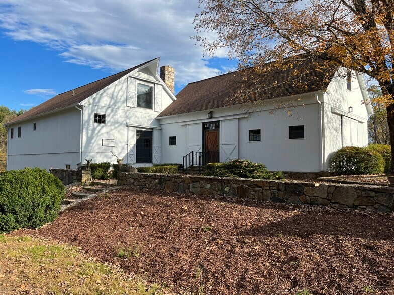 More Photos Of 557 Main St, Woodbury Specialty For Sale