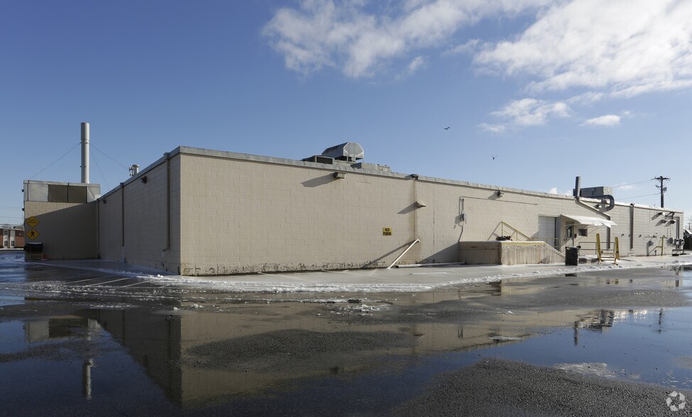 More Photos Of 22 Graf Rd, Newburyport Warehouse For Lease