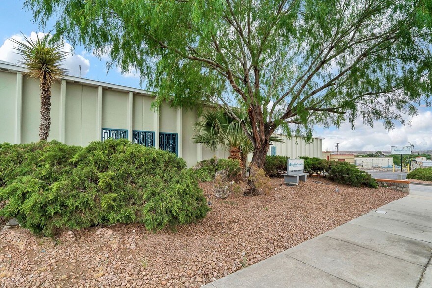 More Photos Of 240 E Sunset Rd, El Paso Office For Lease