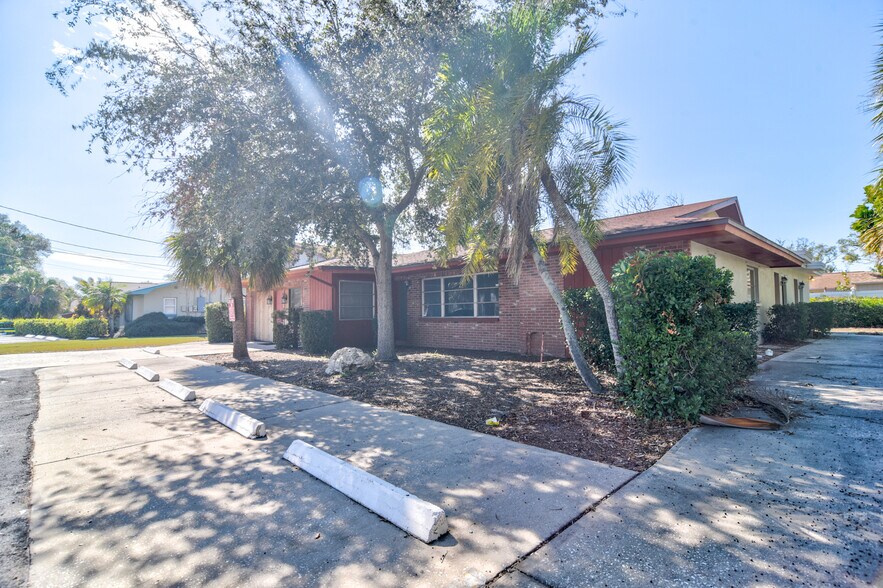 More Photos Of 11470 Oakhurst Rd, Largo Office For Sale