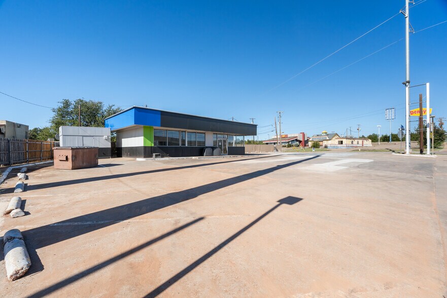 More Photos Of 1136 Central Fwy, Wichita Falls Service Station For Sale
