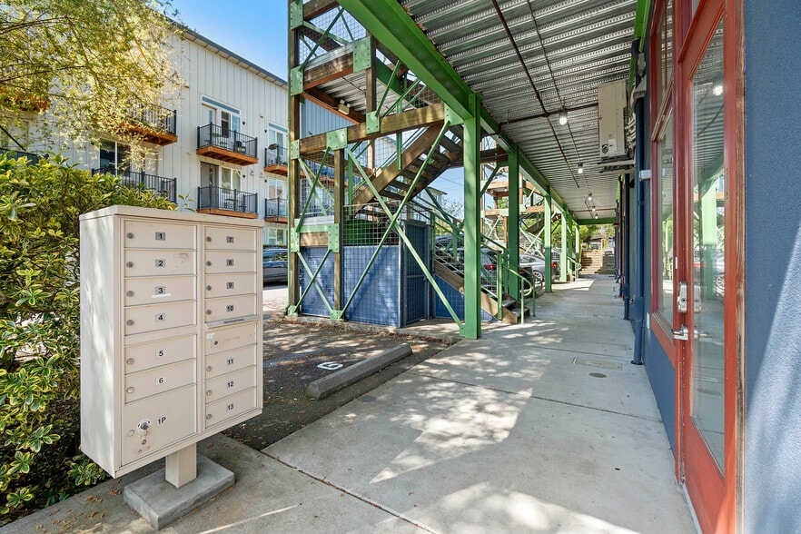 More Photos Of 325 NE Graham St, Portland Storefront Retail Residential For Sale