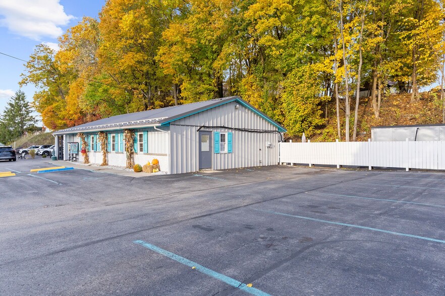 More Photos Of 45 S Walnut St, Sharpsville General Retail For Sale