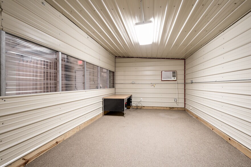 More Photos Of 21040 Loop 494, New Caney Warehouse For Lease