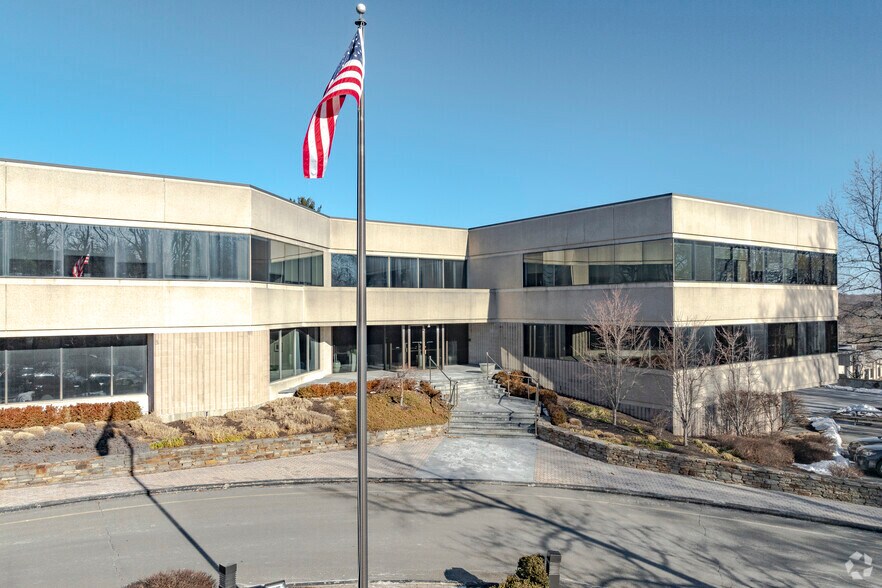 More Photos Of 90 Grove St, Ridgefield Medical For Lease