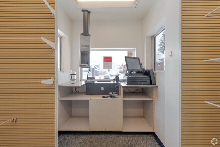 More Photos Of 735 N Water St, Uhrichsville Drugstore For Sale