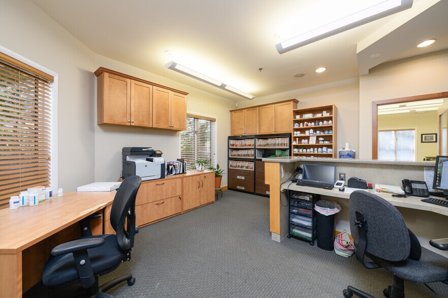 More Photos Of 130 Maple Ave, Red Bank Medical For Lease