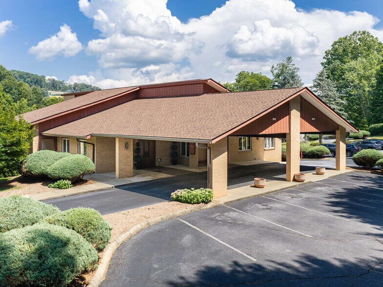 More Photos Of 60 Phifer St, Asheville Medical For Sale