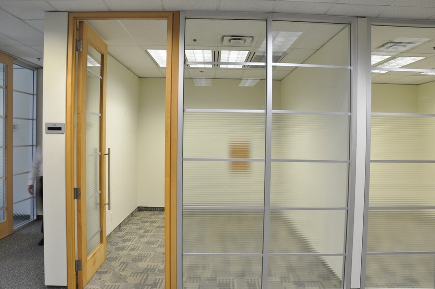 More Photos Of 245 Ouellette Ave, Windsor Office For Lease